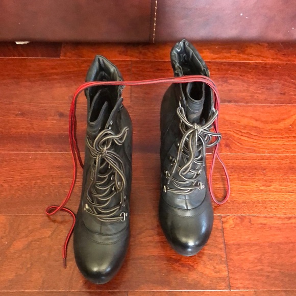 Limited Edition Guess Wedge Heel Boots ! - Picture 4 of 4